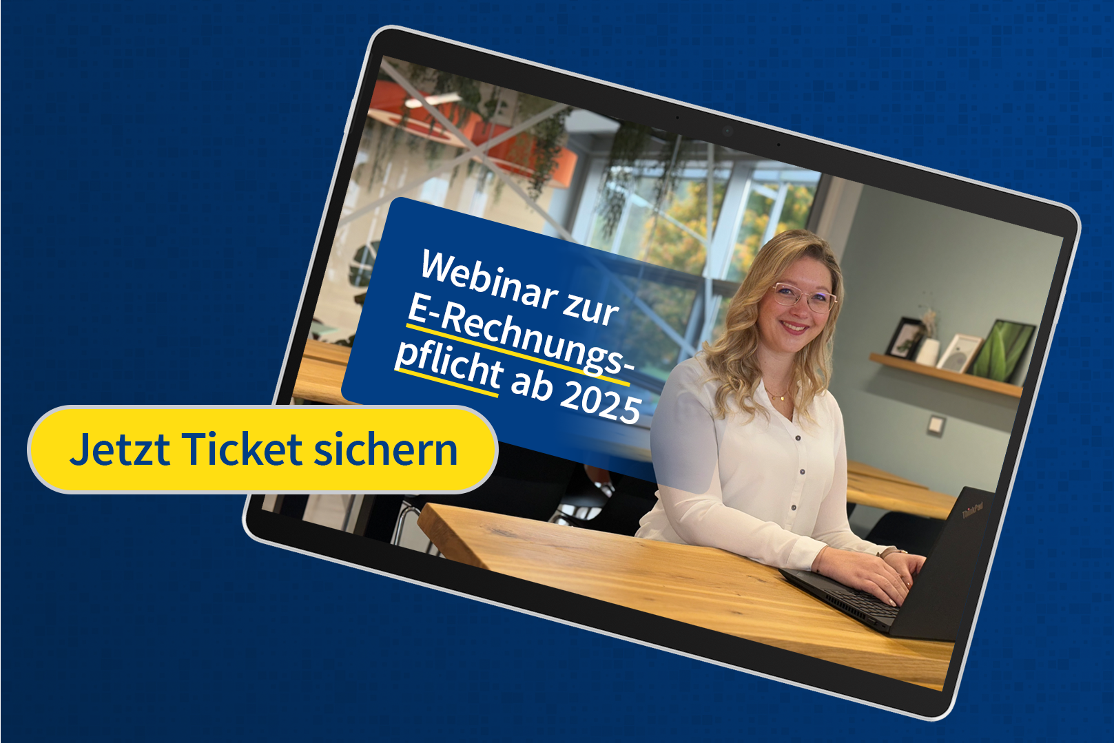 Das Bild bewirbt ein Webinar zur E-Rechnungspflicht ab 2025. Katja Ehling sitzt an einem Laptop, während der Text auf dem Bildschirm auf das Thema hinweist. Ein gelber Button mit der Aufschrift "Jetzt Ticket sichern" fordert zur Anmeldung auf.